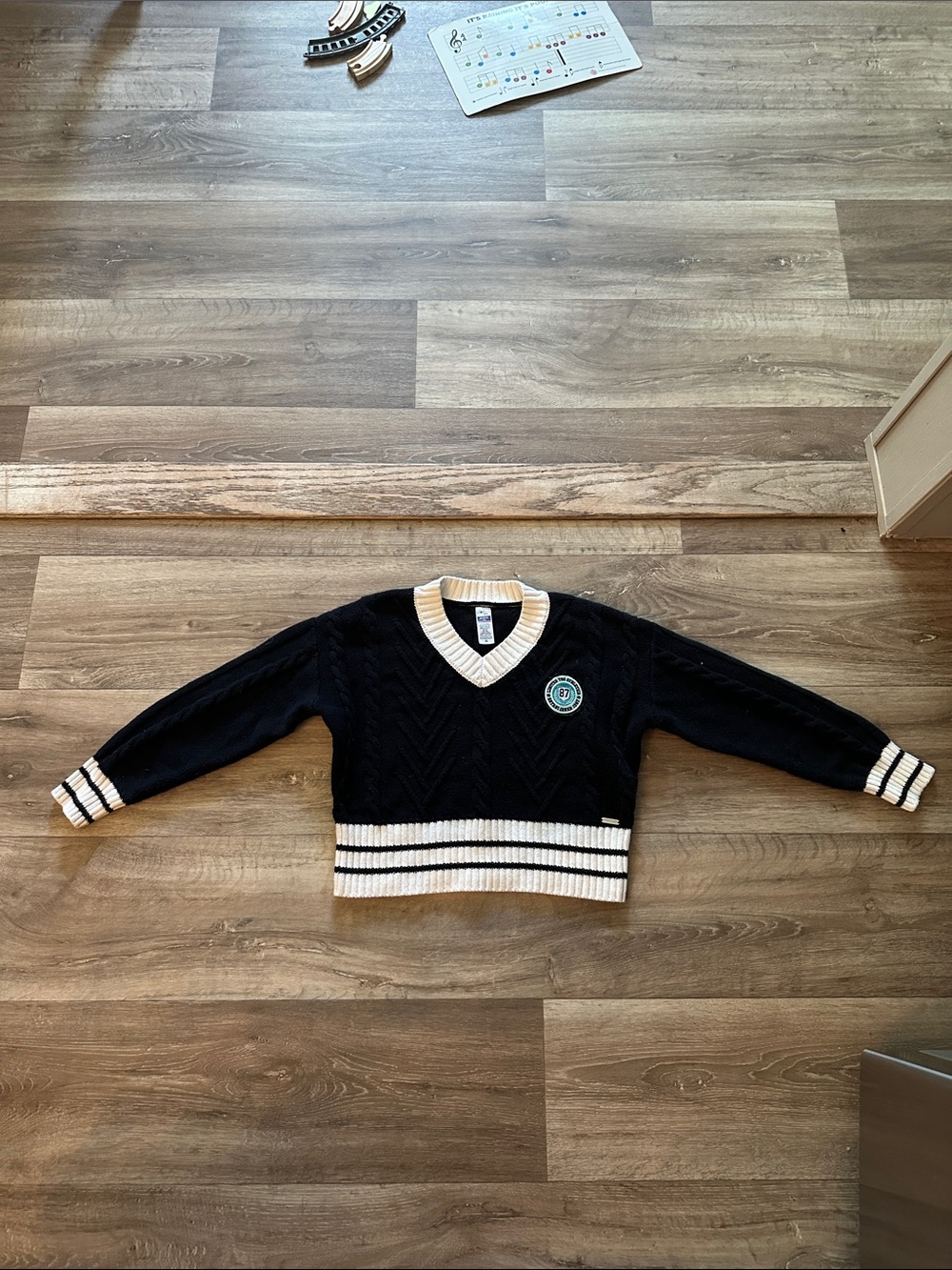 Vintage Girls Y2K Style Pullover Limited Too Black and White